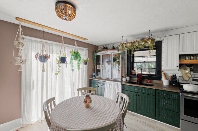 Building Photo - 308 W Main St