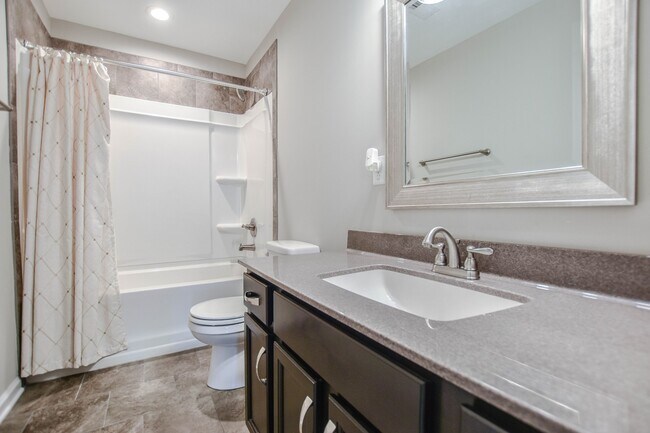 Building Photo - Pet Friendly in Woodlawn!