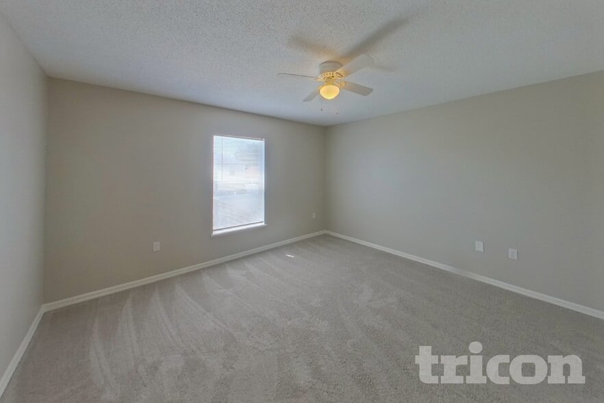 Building Photo - 11724 Ivy Flower Loop
