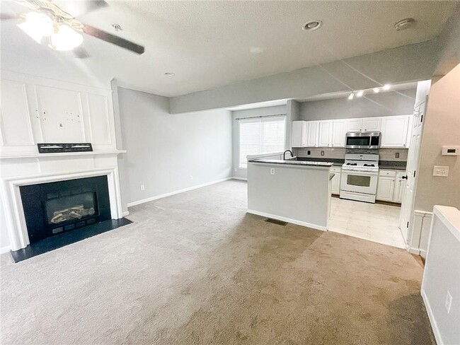 Building Photo - 113 Riverstone Commons Cir