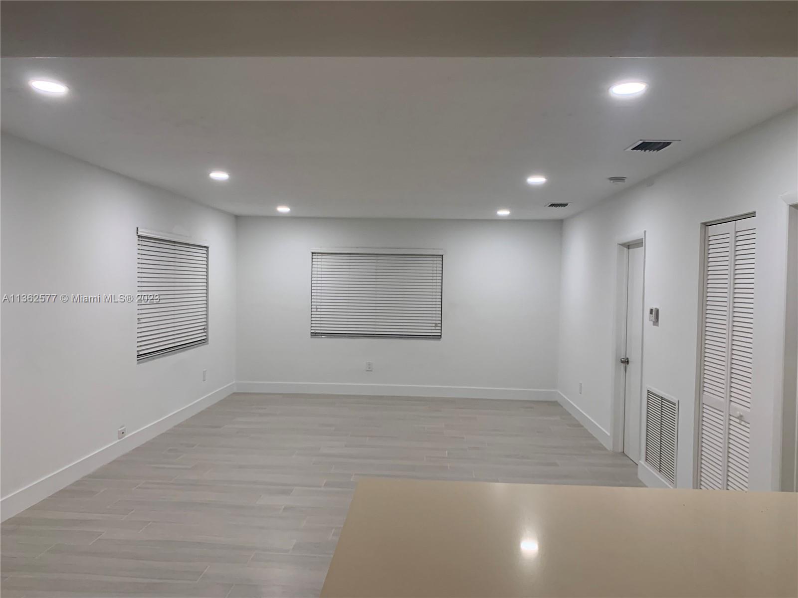 Building Photo - 315 Majorca Ave