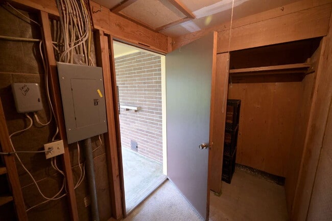 Building Photo - 1 bed 1 bath condo in 55+ community: ALL Utilities included!