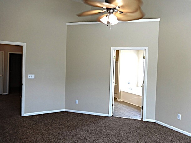 Building Photo - 7303 Coopers Hawk Dr