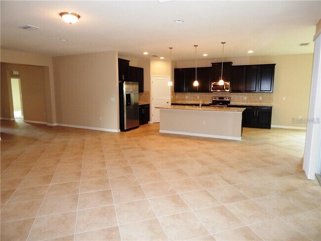 Building Photo - 15302 Las Olas Pl