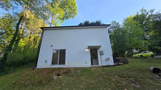 Building Photo - 3025 Mangum Dr