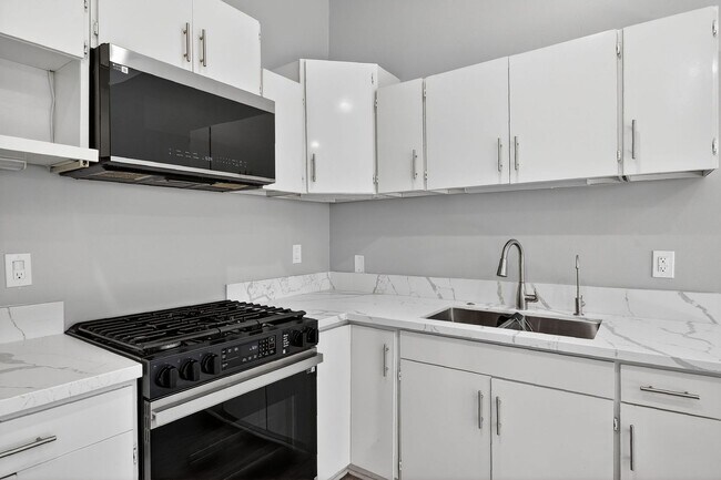 Building Photo - Cozy, perfectly located 2 bedroom unit in San Diego!
