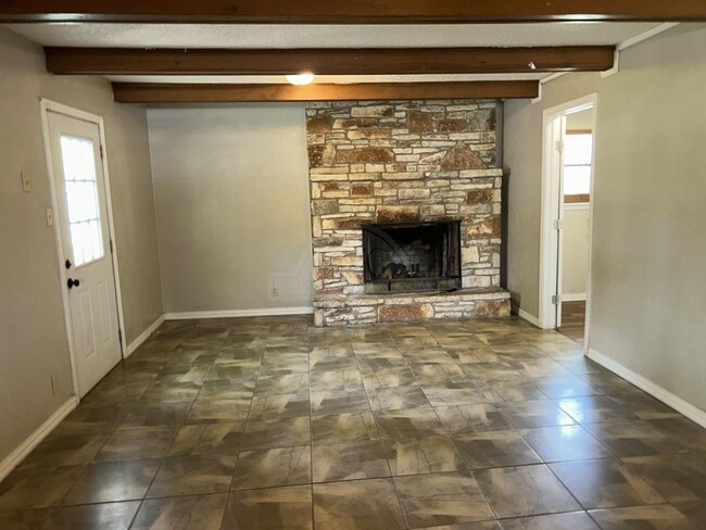 Building Photo - 601 Sutton Dr