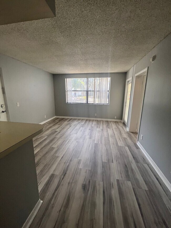 Building Photo - ONE BEDROOM ONE BATHROOM!! WATERFRONT COMMUNITY