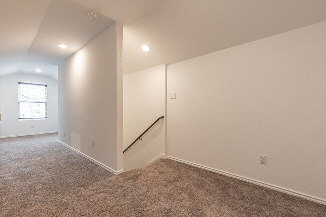 Building Photo - 7125 Elm Cv