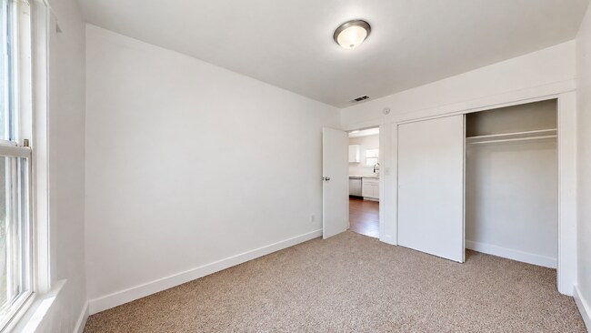 Building Photo - 1718 Fairmount Blvd