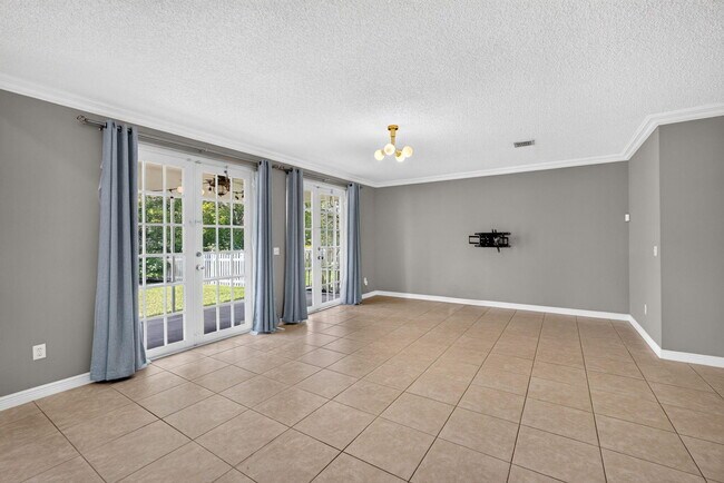 Building Photo - 1204 Oakwater Dr