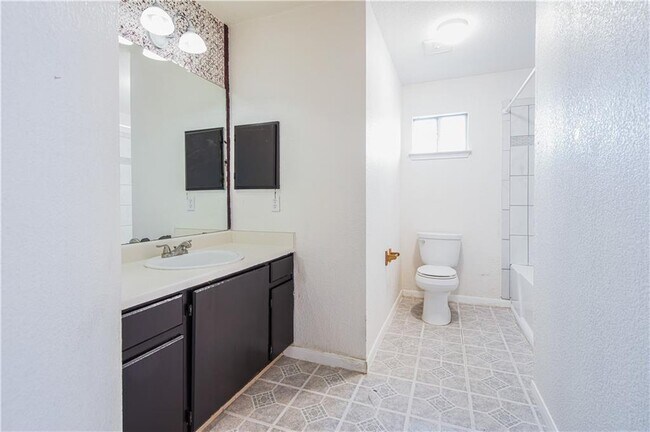 Building Photo - 1010 Laurelleaf Dr