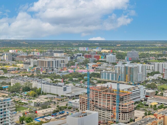 Building Photo - 1750 N Bayshore Dr