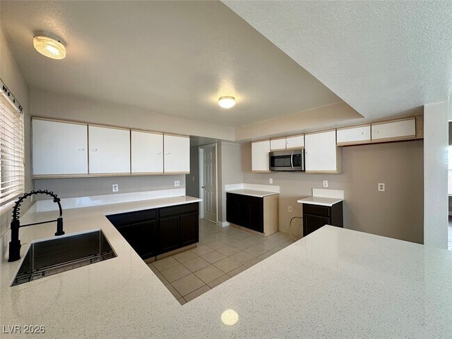 Building Photo - 120 Clifton Heights Dr