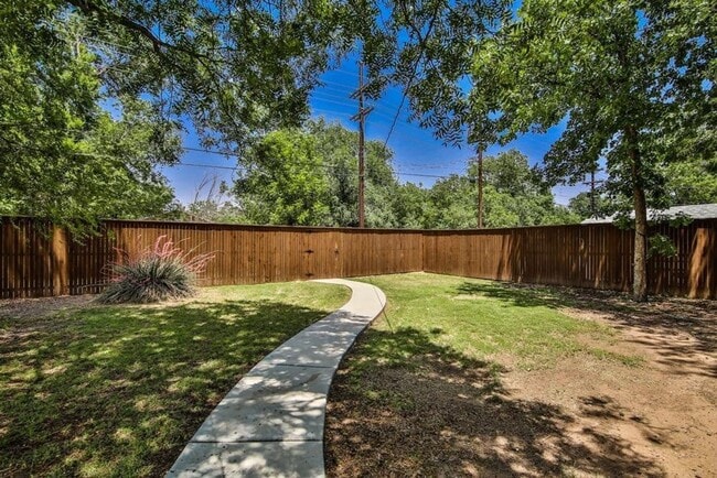 Building Photo - PRE LEASING for fall 2026! 3/2 in Tech Terrace!