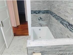 Building Photo - 37 Roosevelt Ave