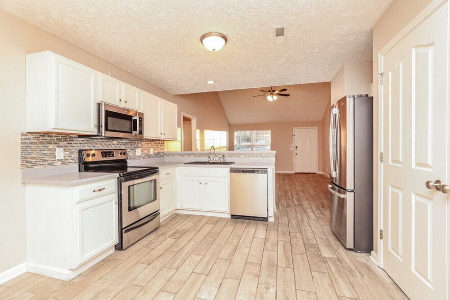 Building Photo - 1411 Owasa Trail