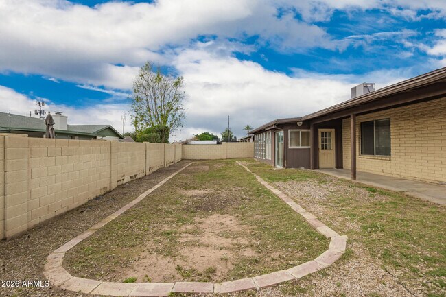 Building Photo - 5055 W Vogel Ave