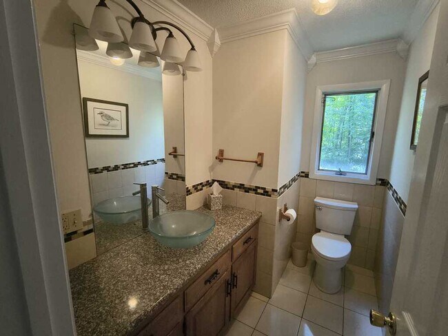Building Photo - 421 E Hyerdale Dr