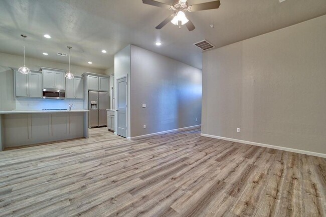 Building Photo - 1530 S 7th St