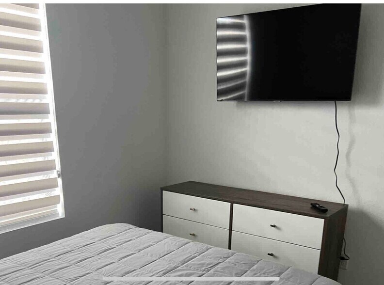 Building Photo - 511 NW 17th St