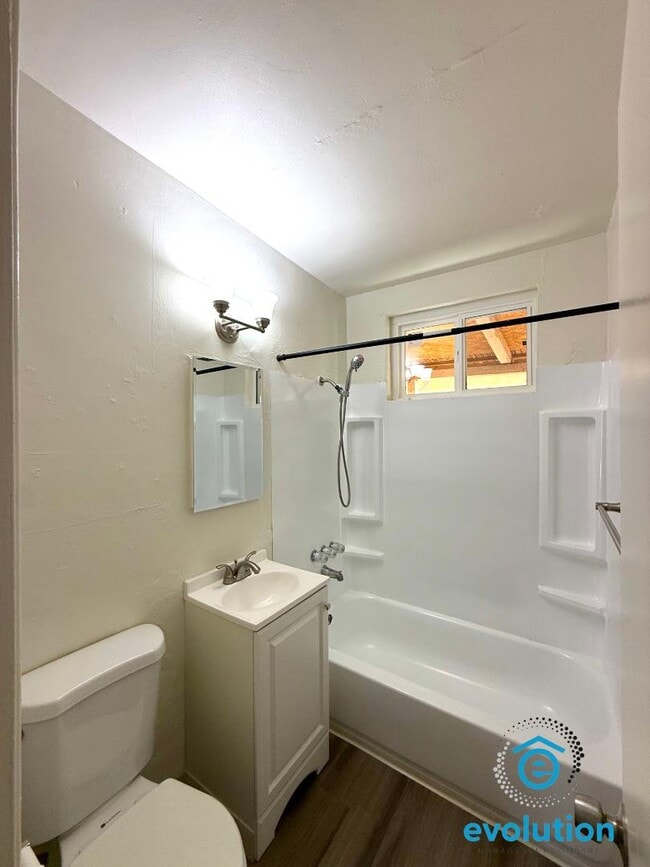 Building Photo - 10323 Park Ave