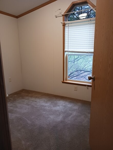 Building Photo - 208 Henniker St