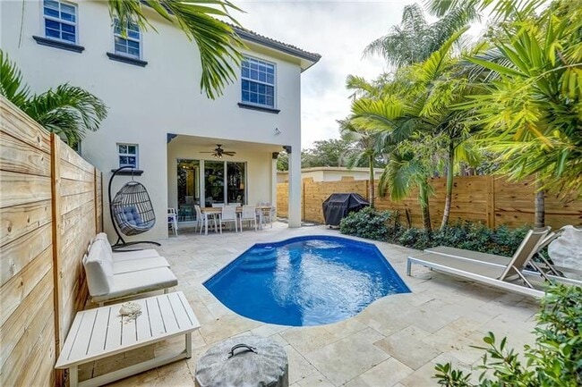 Building Photo - 1109 NE 16th Ave