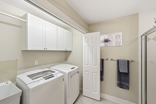 Building Photo - 26868 Wedgewood Dr