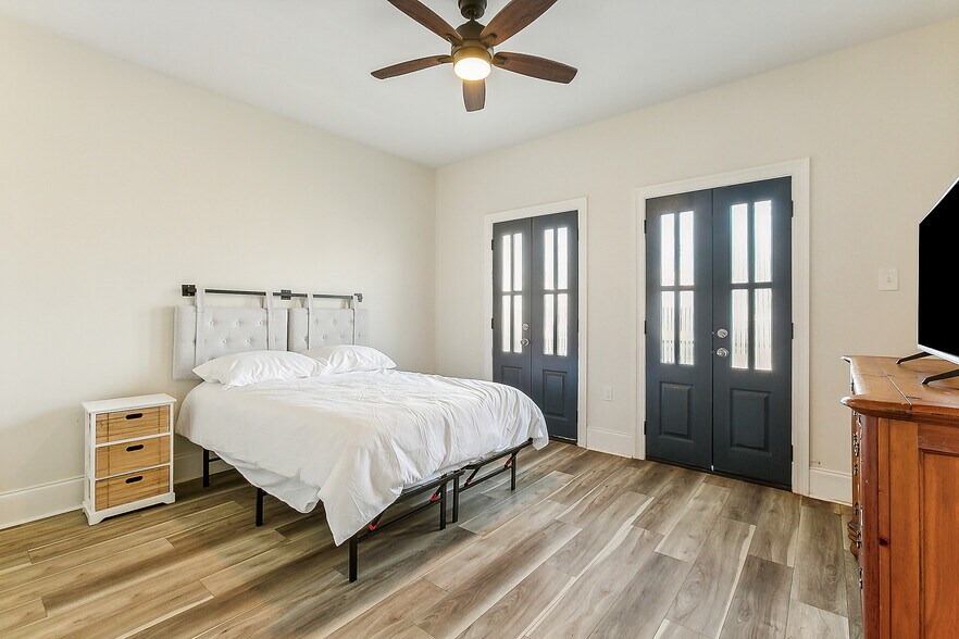 Front Bedroom (with Balcony) - 8911 Apple St