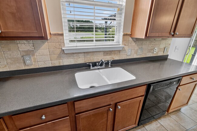 Building Photo - 152 Spindle Way