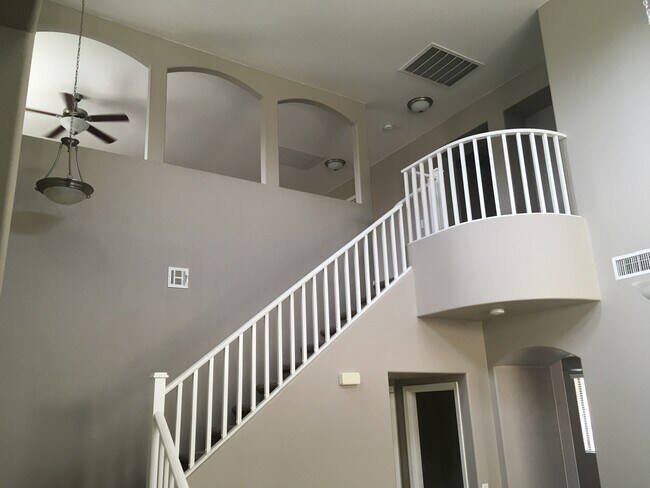 Building Photo - 3 Bed 2.5 Bath home!!