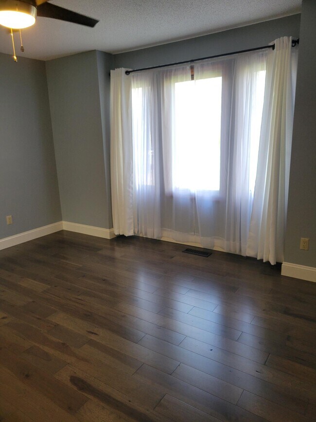 Building Photo - 116 Knollwood Ln