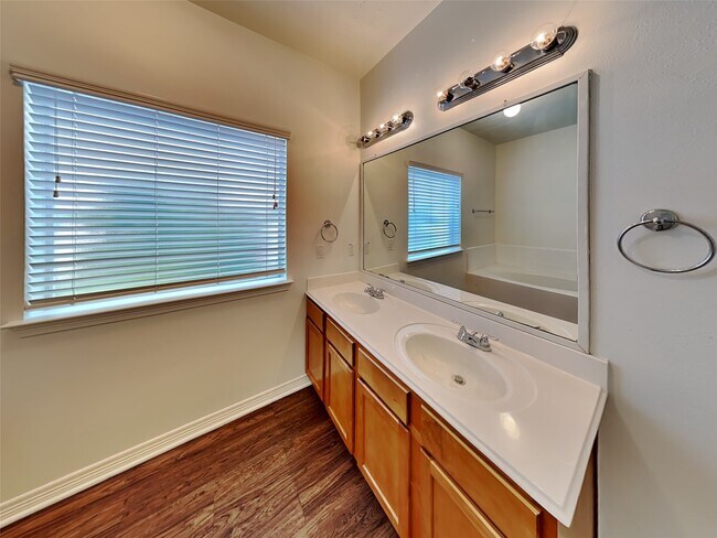 Building Photo - 28726 Hidden Cove Dr