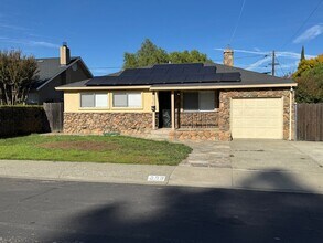 Building Photo - 3 BD/ 1BATH HOUSE LOCATED NEAR DOWNTOWN VA...