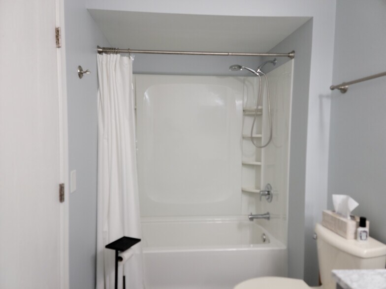 Master Bath - 9224 Windsor Pky