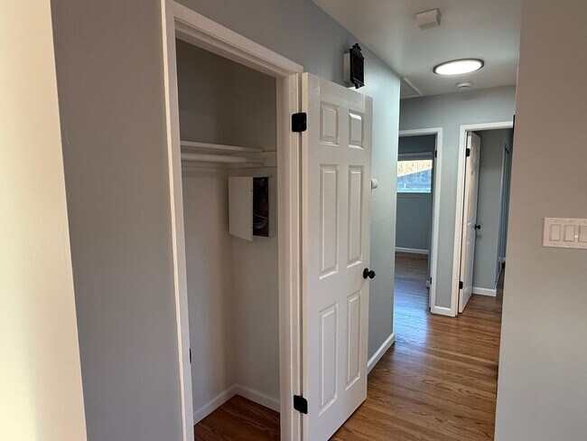 Building Photo - Renovated 3-Bedroom Single Family Home in Pinole Available Now!!!