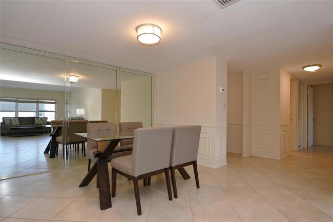 Building Photo - 3850 Galt Ocean Dr