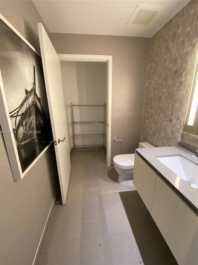 Building Photo - 88 SW 7th St