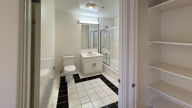 Building Photo - 133 S Flores St