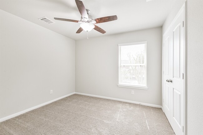 Building Photo - 419 Lazy Ln