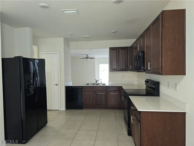 Building Photo - 1230 NW 19th St