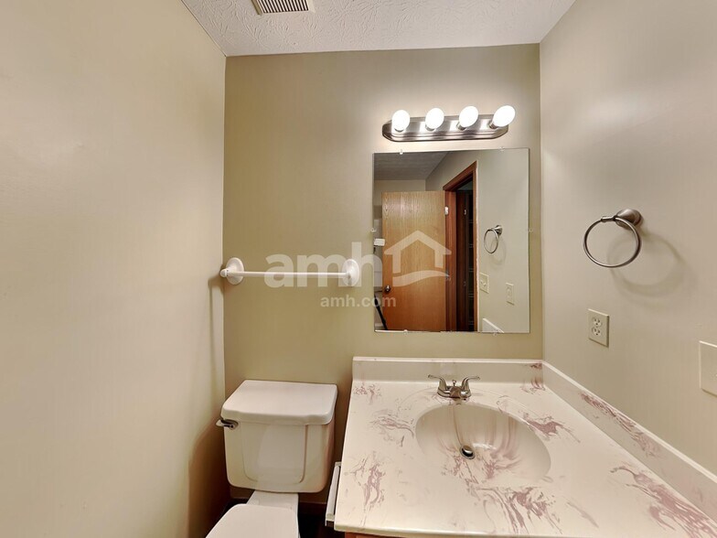 Building Photo - 115 Grove Run Rd