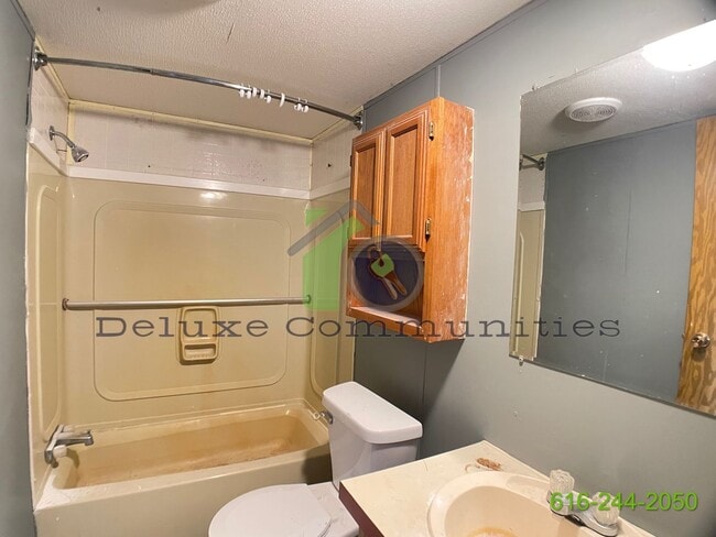 Building Photo - 2 Bed 1 Bath Mobile Home COMING SOON!