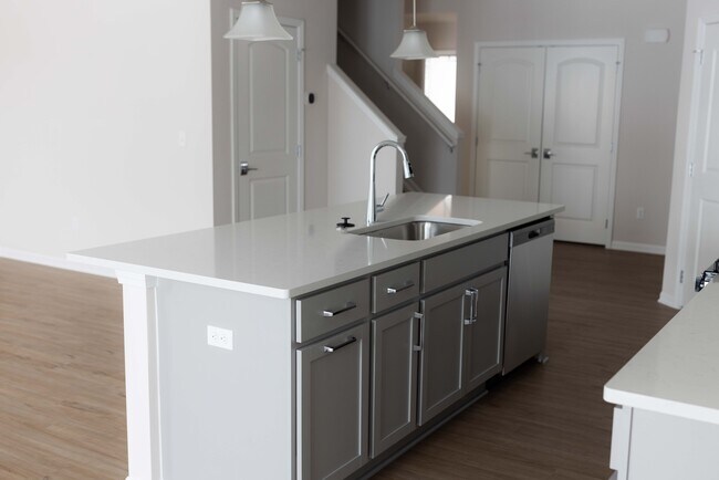 Building Photo - 1903 Salt Springs Dr