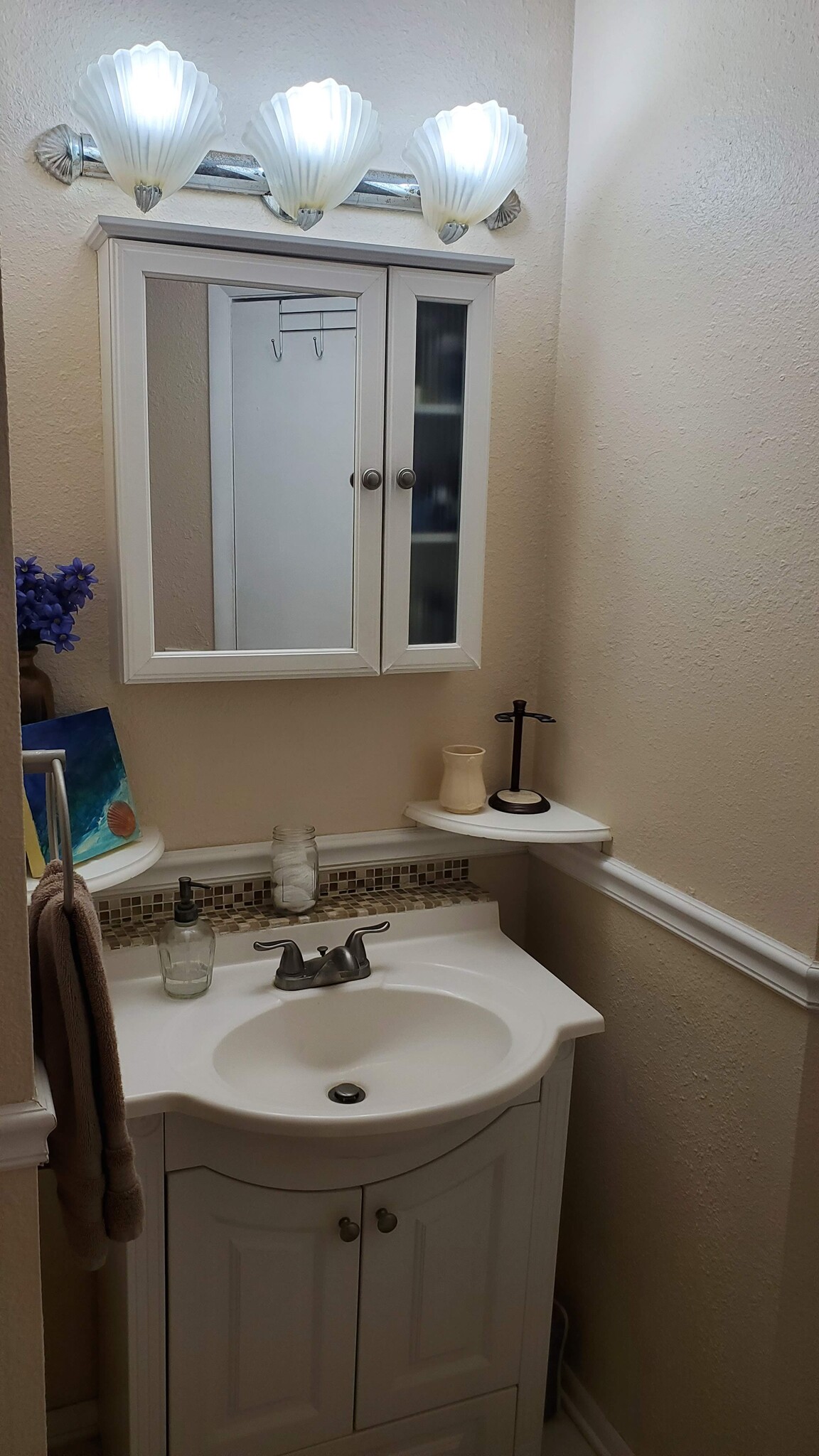 Cute vintage look vanity - 115 112th Ave NE