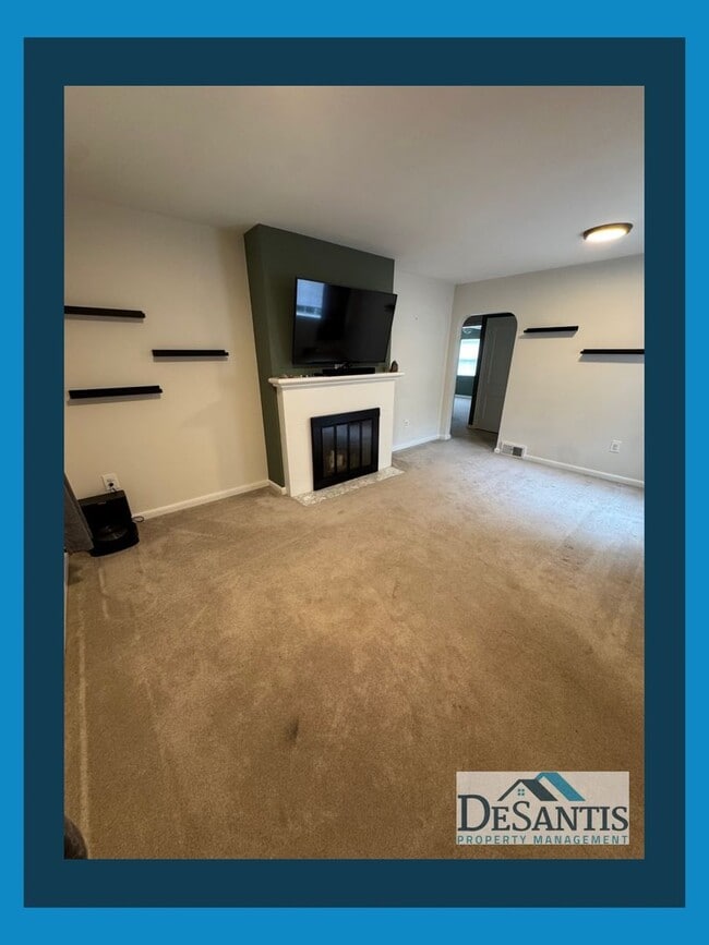 Building Photo - Charming 2-Bedroom Home with Private Backy...