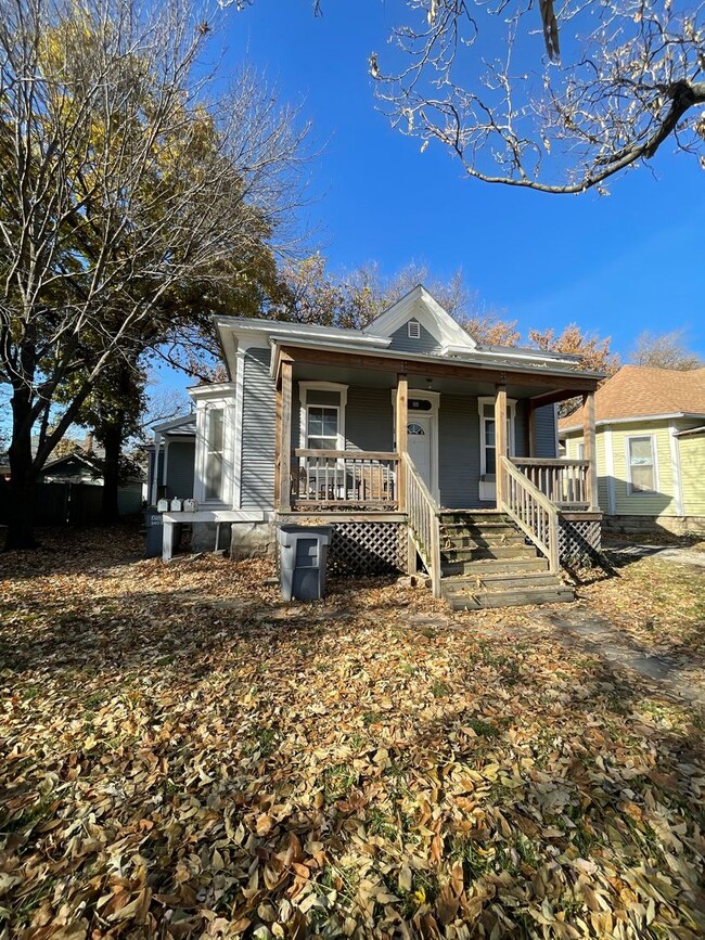 Primary Photo - 909 Merchant St