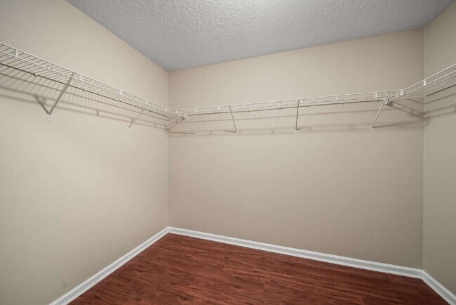 Building Photo - Luxurious Palm Coast Retreat: 4-Bed 3 Bath...