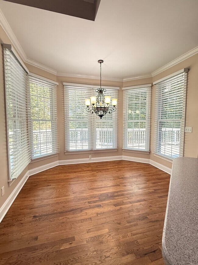 Building Photo - This beautiful brick home is located in Villa Rica and includes 6 bedrooms and 4.5 bath!